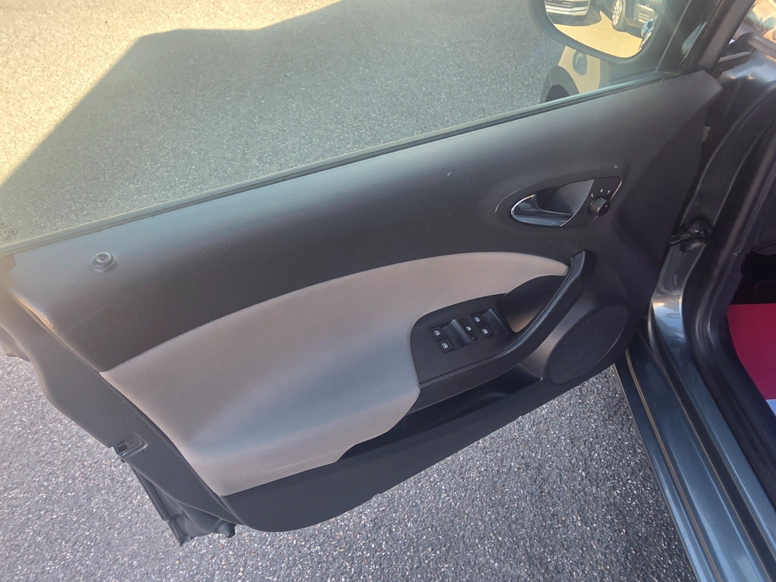 Grå Seat Ibiza fra 2012