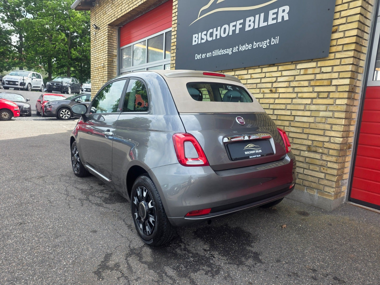 Grå Fiat 500C fra 2017