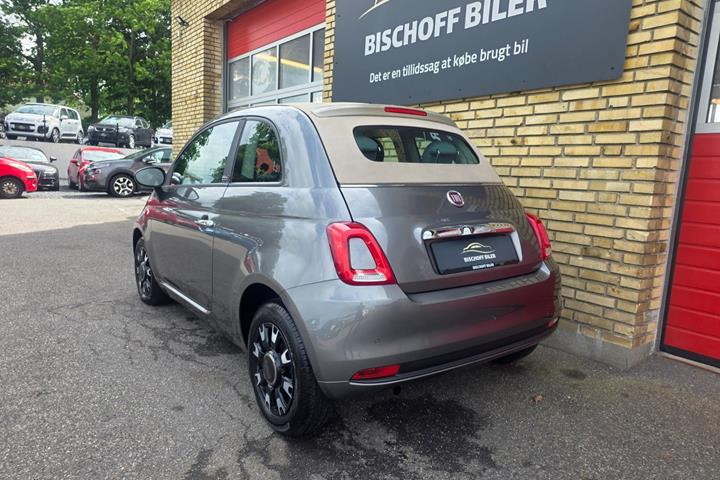 Grå Fiat 500C fra 2017