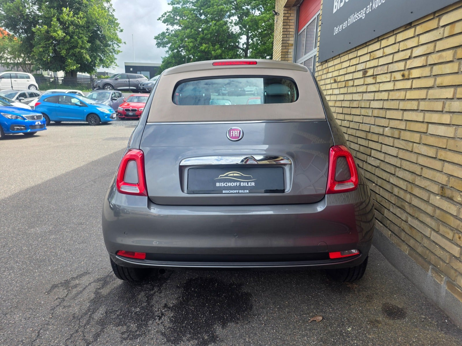 Grå Fiat 500C fra 2017