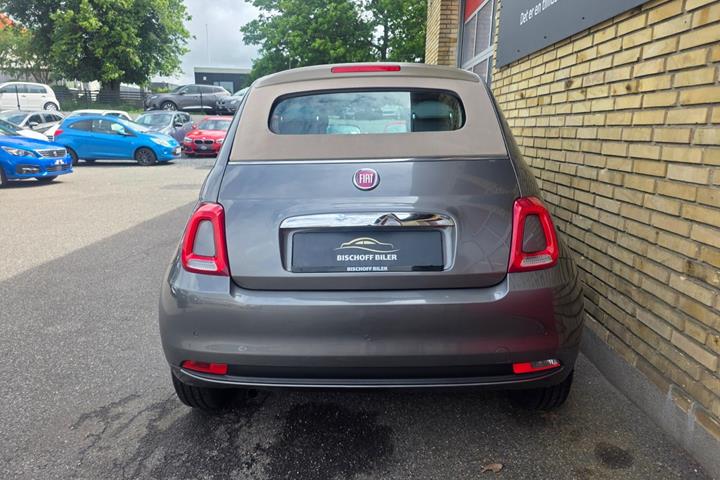 Grå Fiat 500C fra 2017