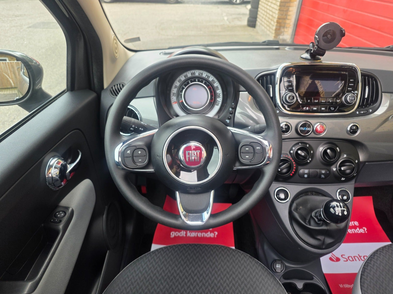 Grå Fiat 500C fra 2017