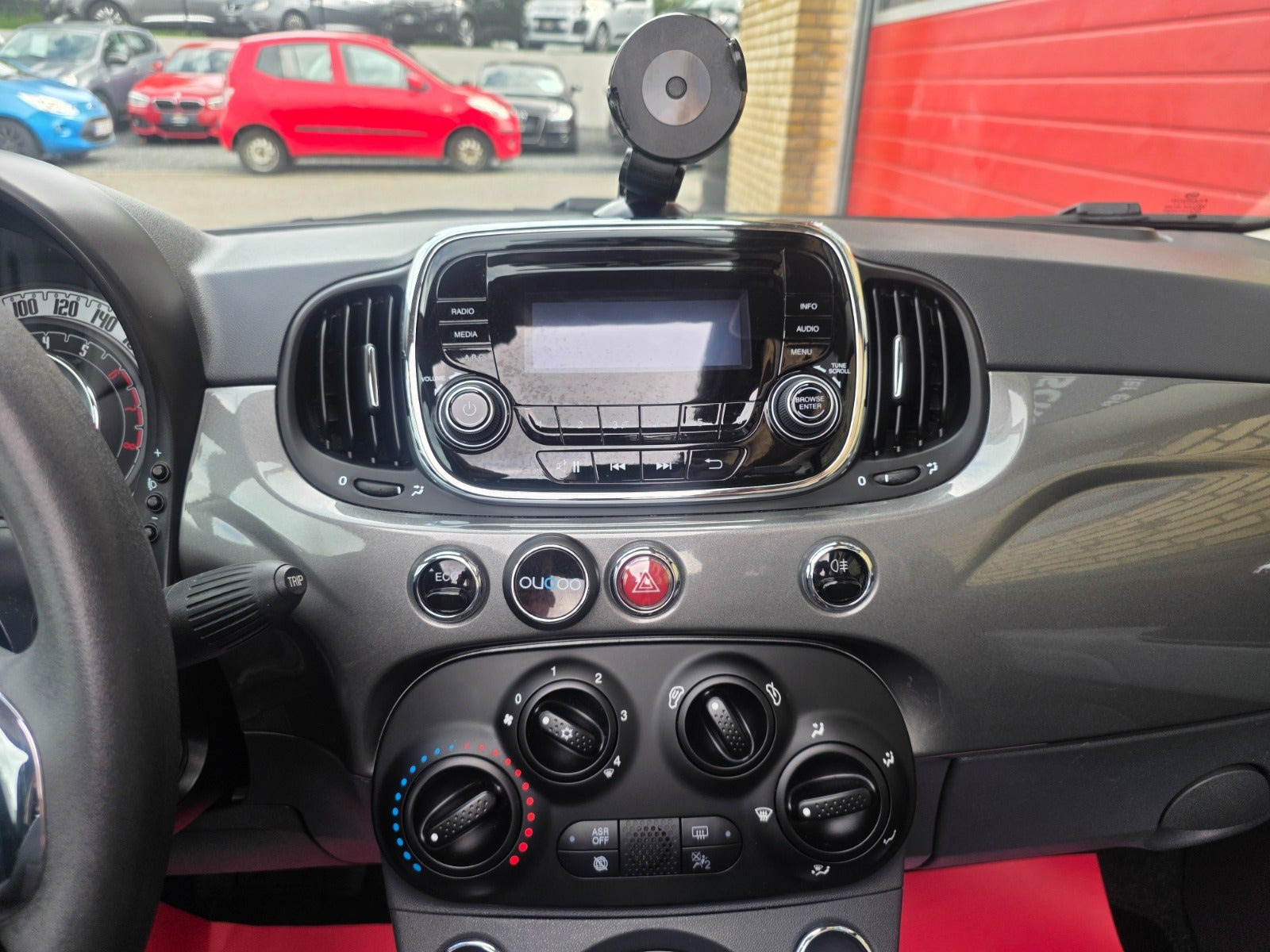 Grå Fiat 500C fra 2017