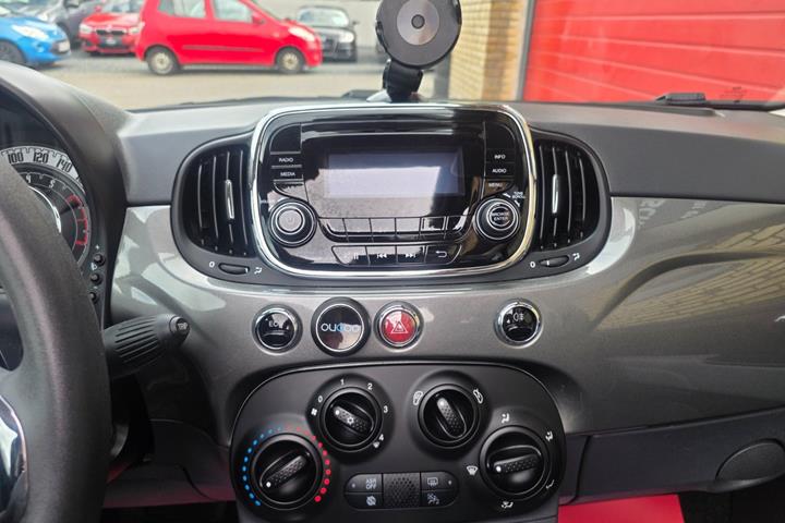 Grå Fiat 500C fra 2017