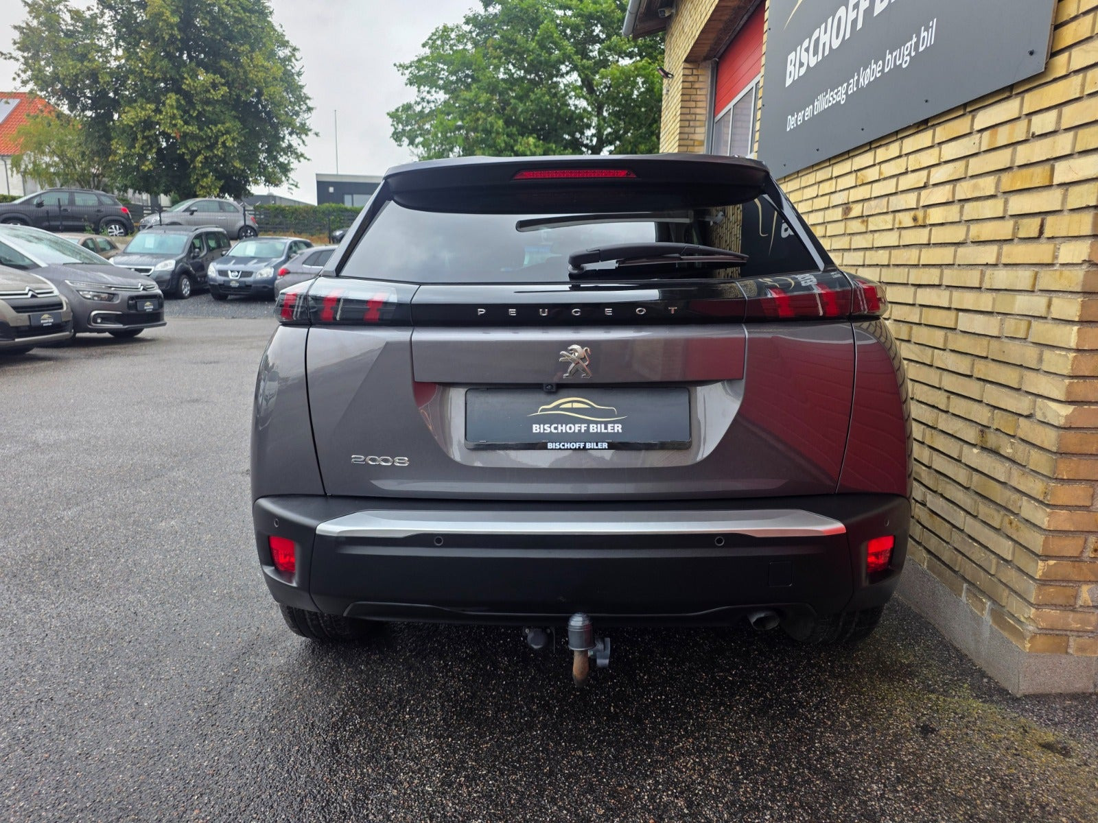 Grå Peugeot 2008 fra 2020