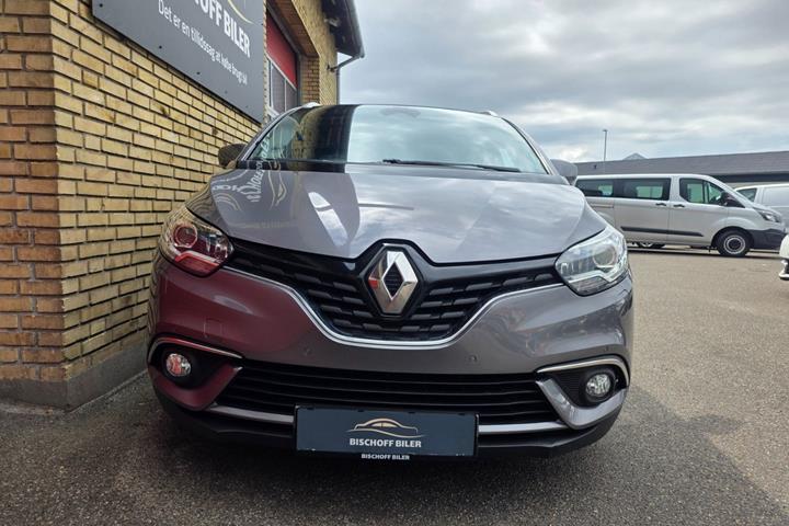 Grå Renault Grand Scenic IV fra 2017