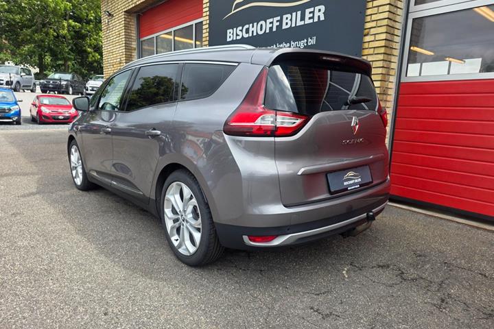 Grå Renault Grand Scenic IV fra 2017