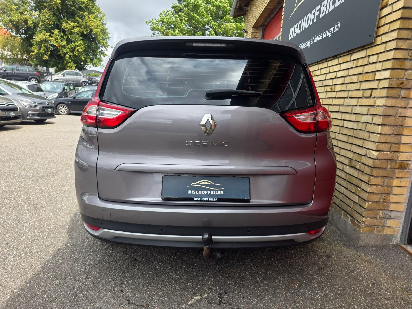 Grå Renault Grand Scenic IV fra 2017