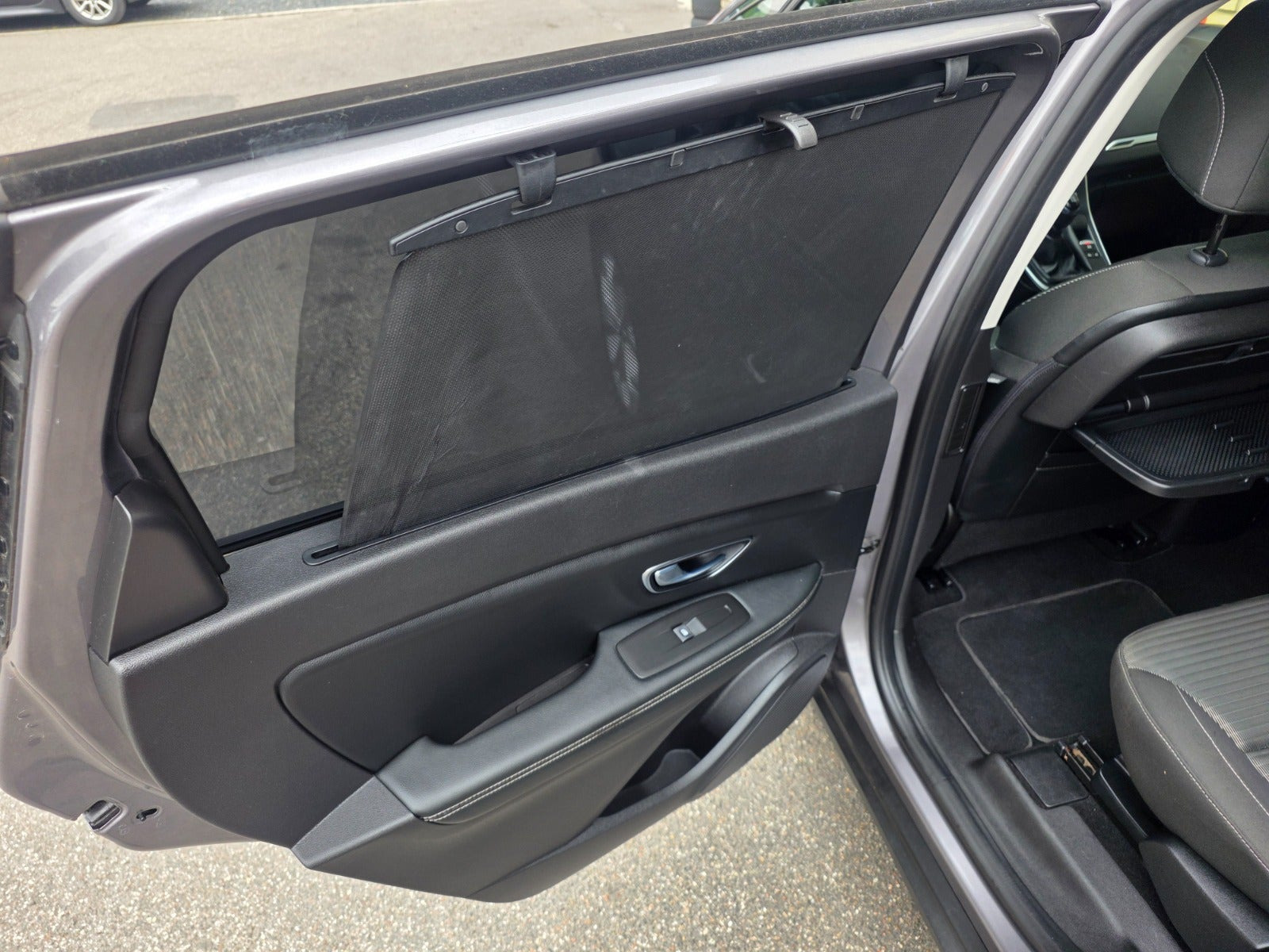 Grå Renault Grand Scenic IV fra 2017