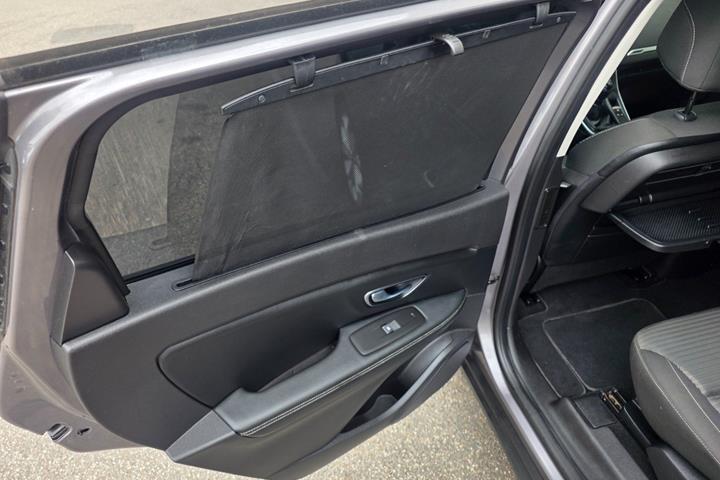 Grå Renault Grand Scenic IV fra 2017