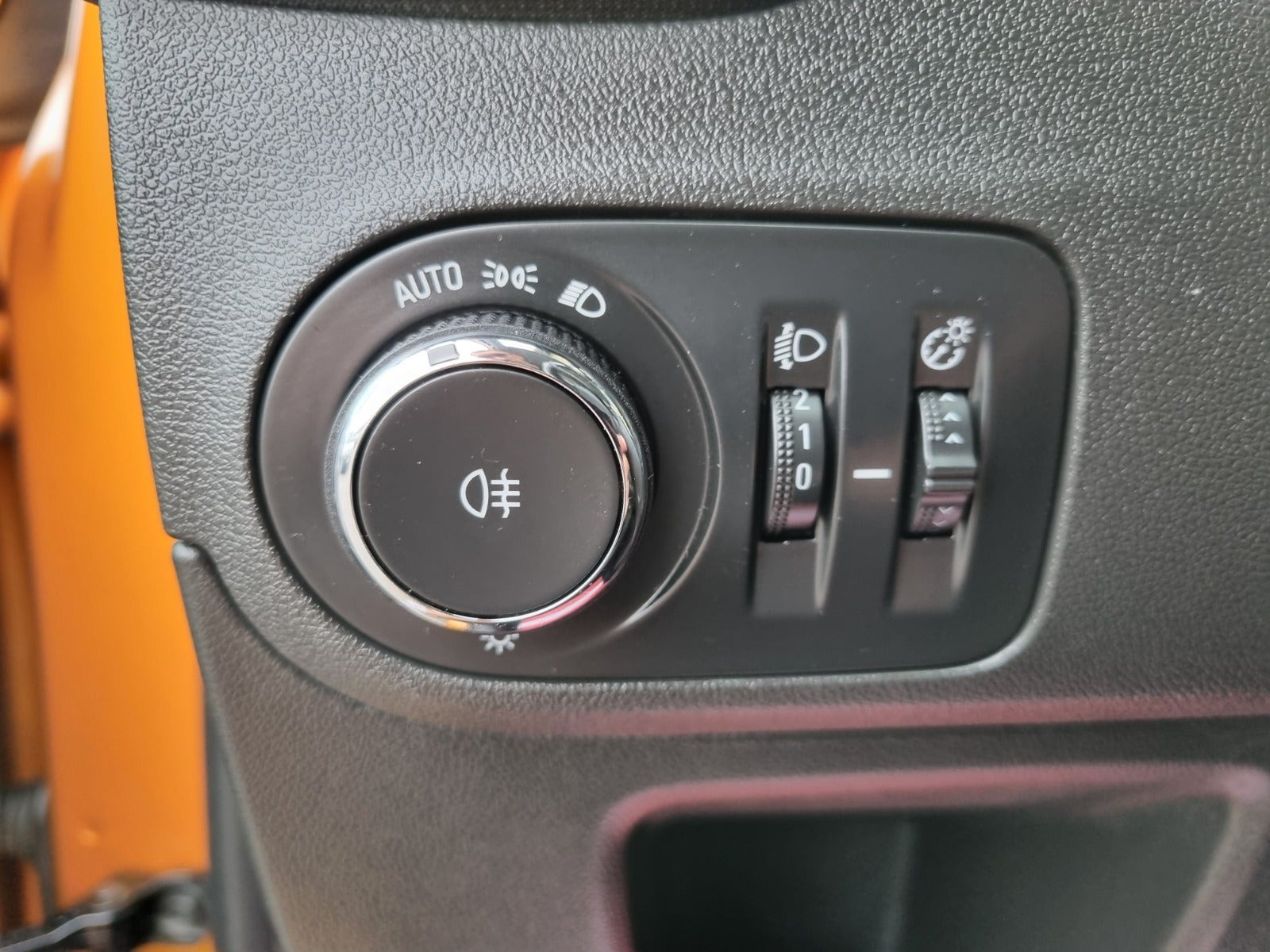 Orange Opel Crossland X fra 2018