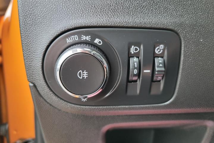 Orange Opel Crossland X fra 2018