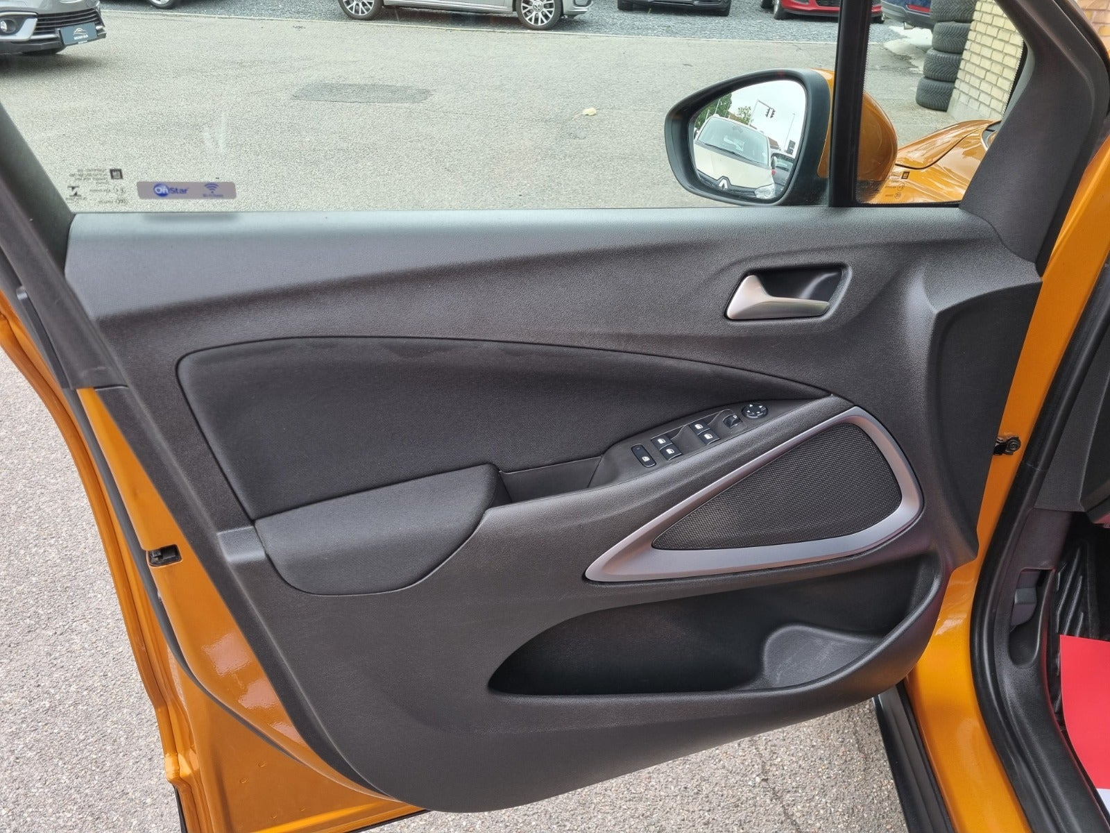 Orange Opel Crossland X fra 2018