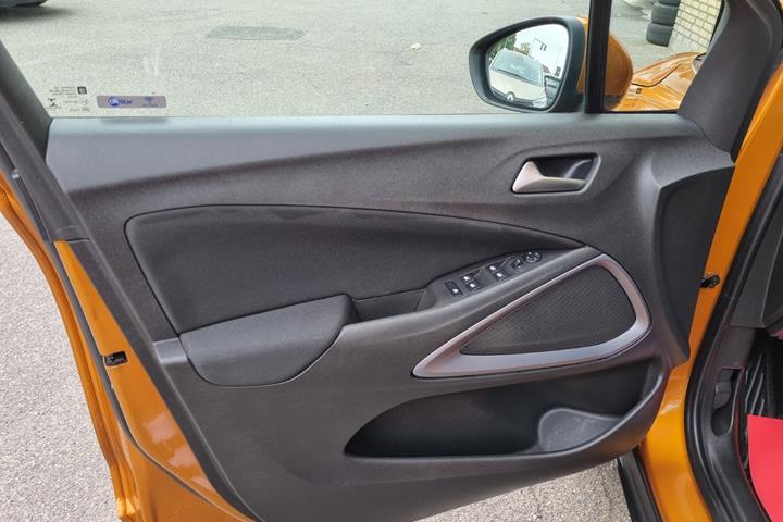 Orange Opel Crossland X fra 2018