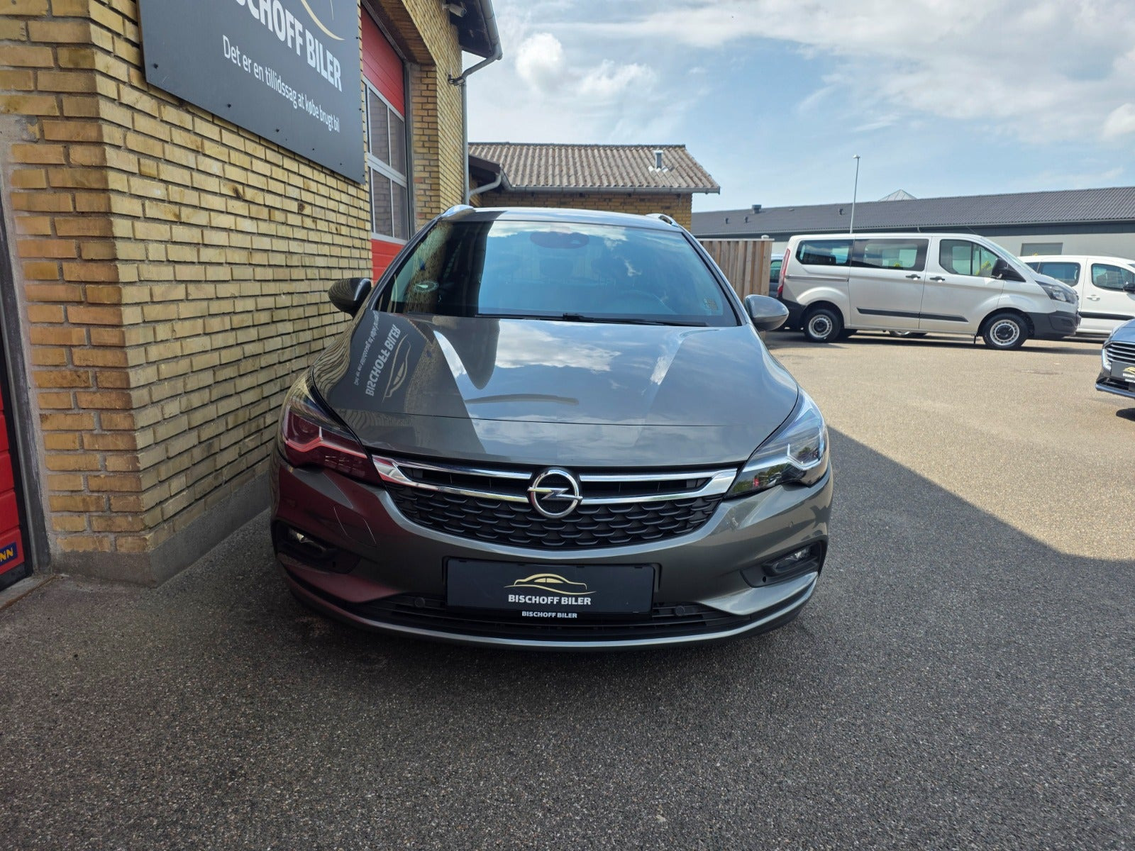 Grå Opel Astra fra 2019