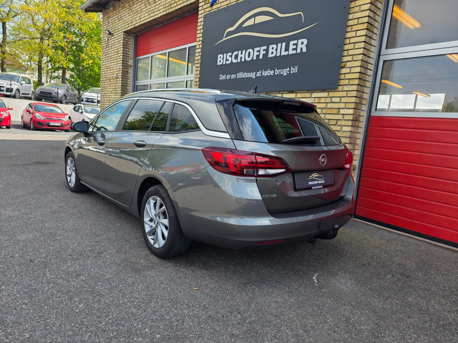 Grå Opel Astra fra 2019