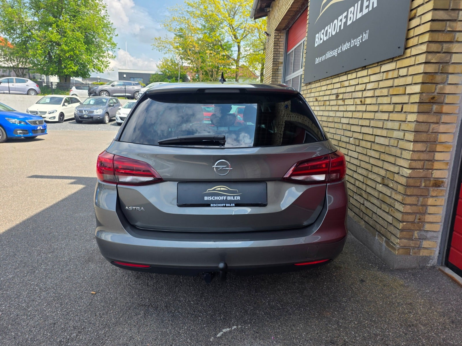 Grå Opel Astra fra 2019