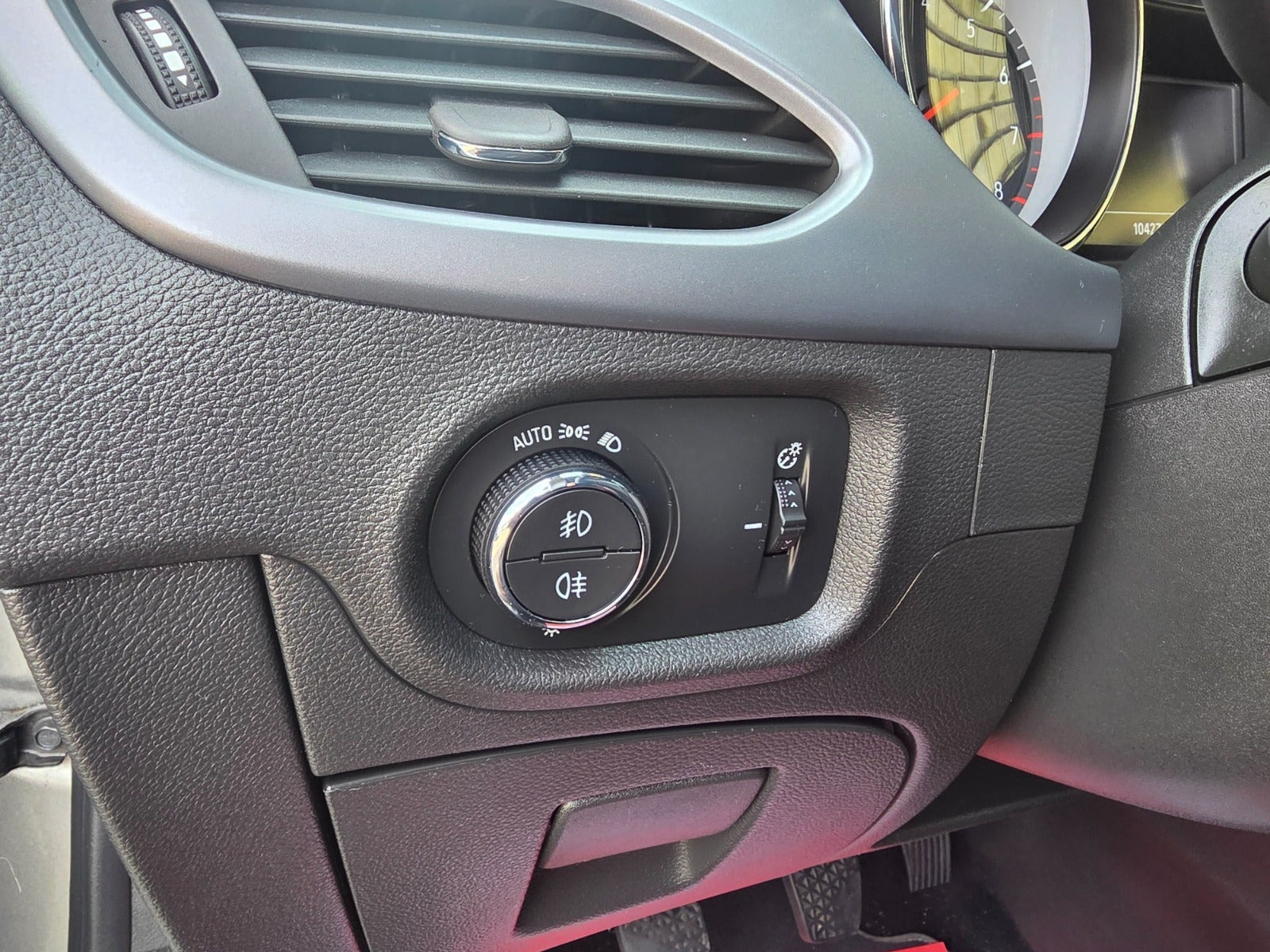 Grå Opel Astra fra 2019