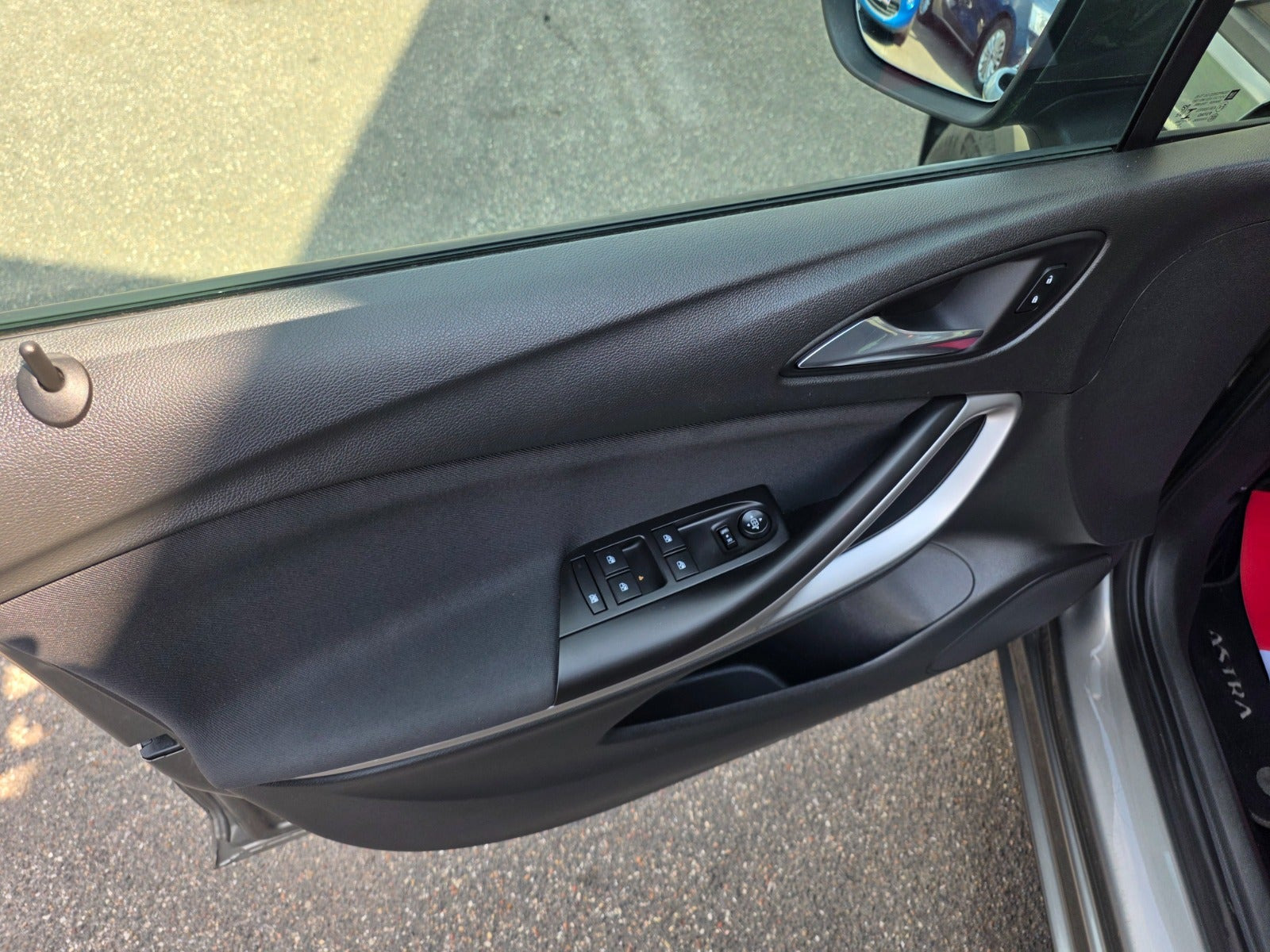 Grå Opel Astra fra 2019