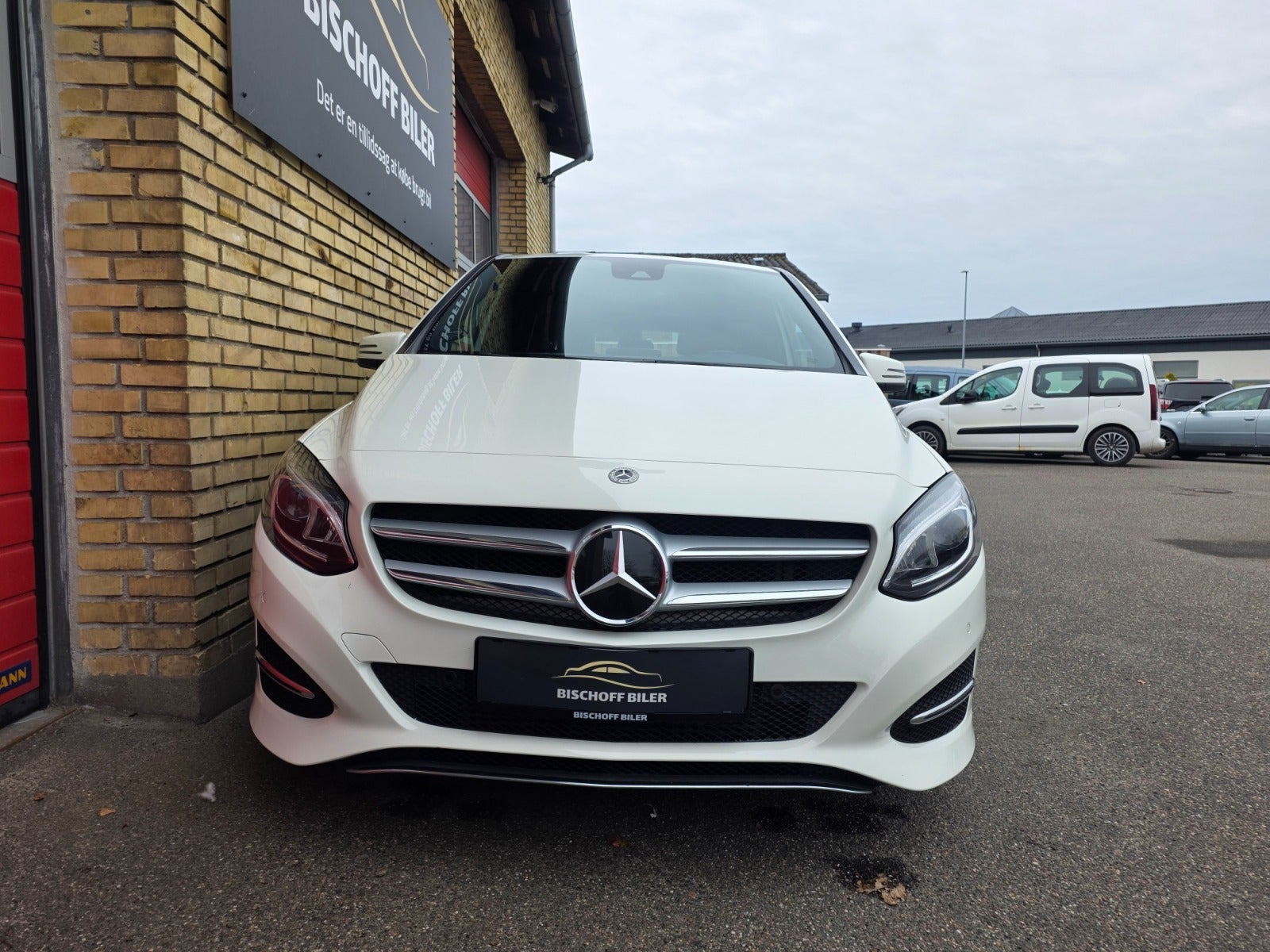 Hvid Mercedes B200 d fra 2017