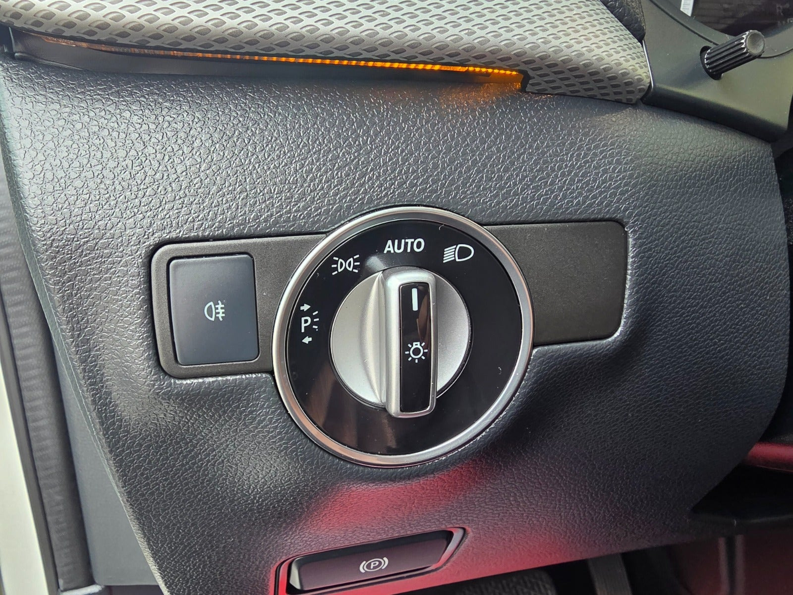 Hvid Mercedes B200 d fra 2017