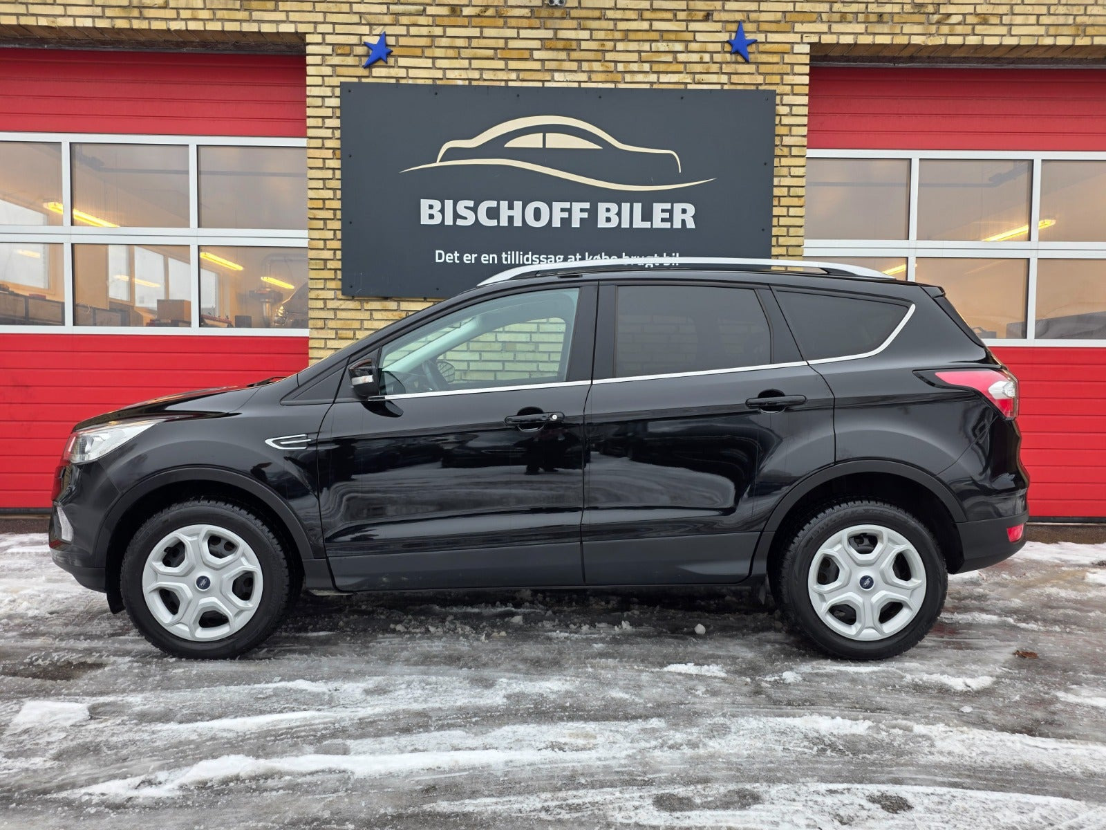 Sort Ford Kuga fra 2017