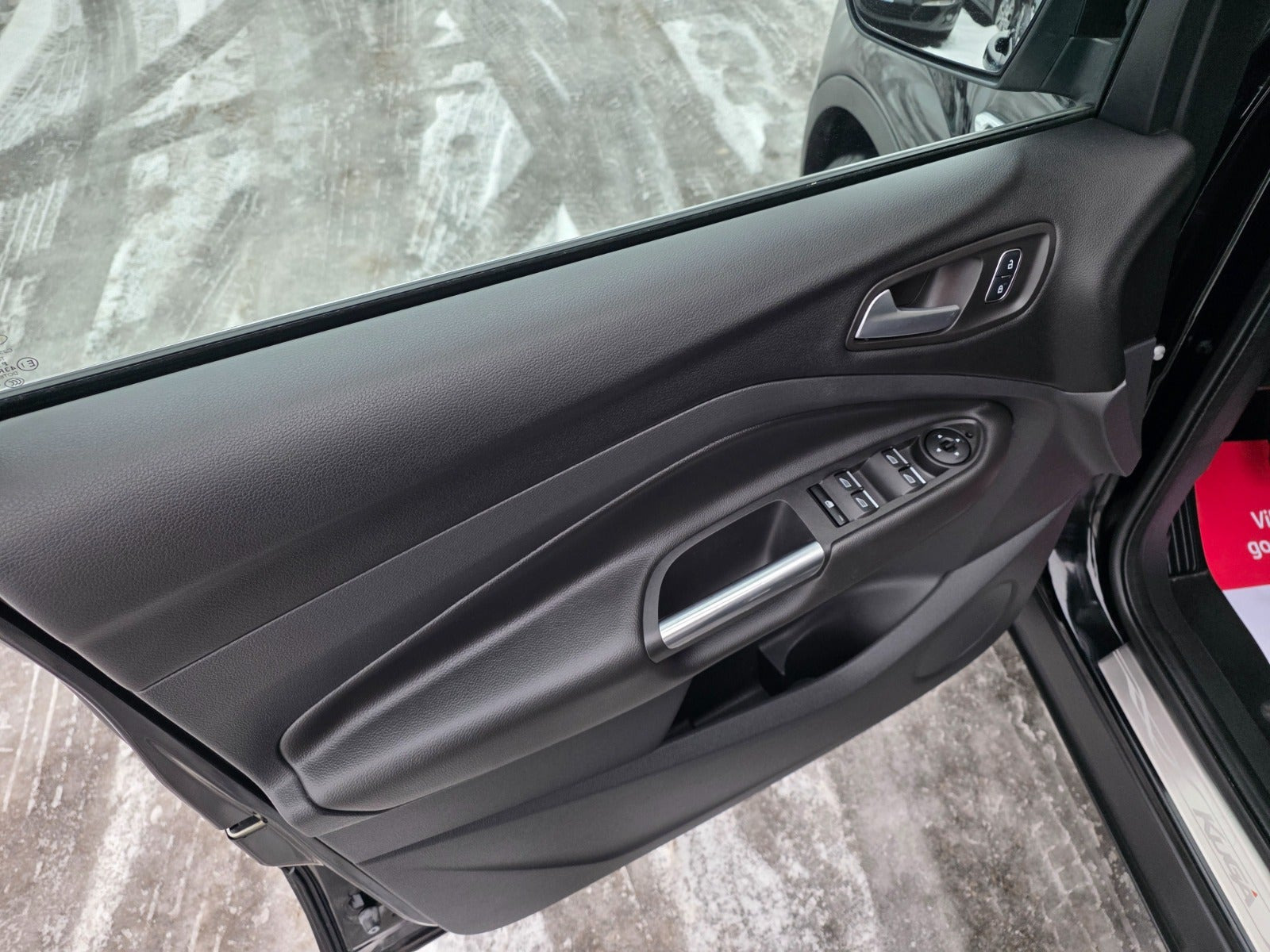 Sort Ford Kuga fra 2017