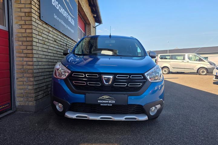 Blå Dacia Lodgy fra 2018