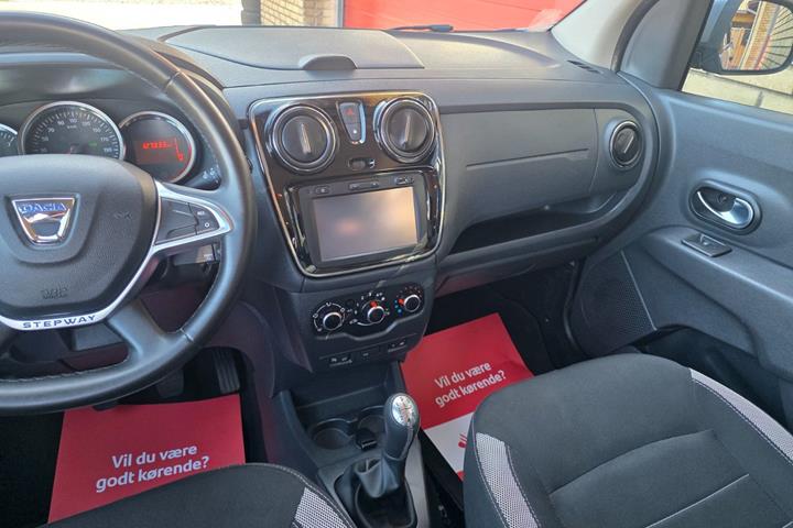 Blå Dacia Lodgy fra 2018