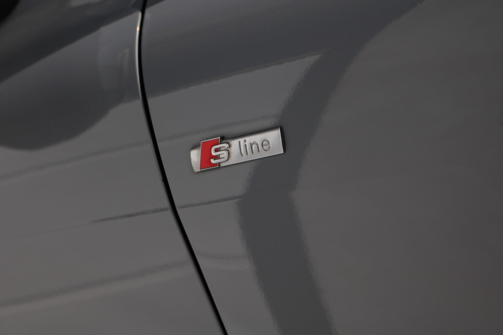Grå Audi Q4 e-tron fra 2022