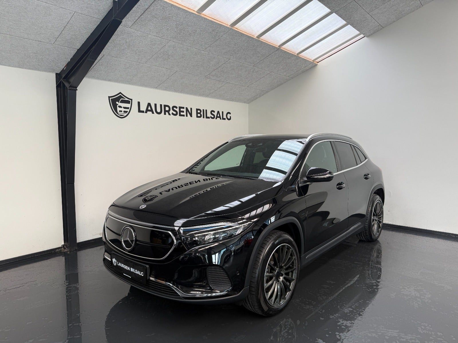 Sort Mercedes EQA350 fra 2022