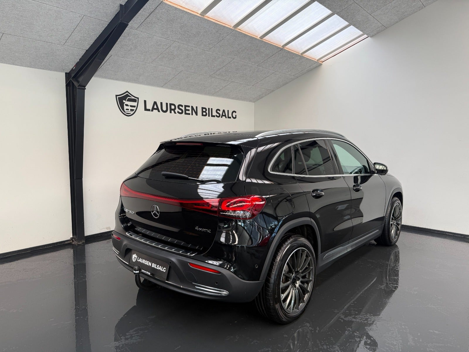 Sort Mercedes EQA350 fra 2022