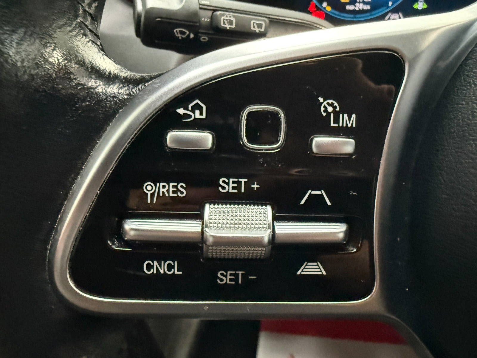 Sort Mercedes EQA350 fra 2022