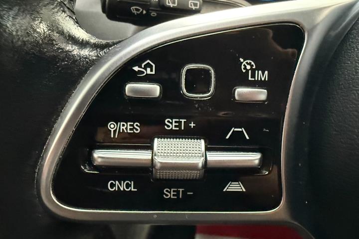 Sort Mercedes EQA350 fra 2022