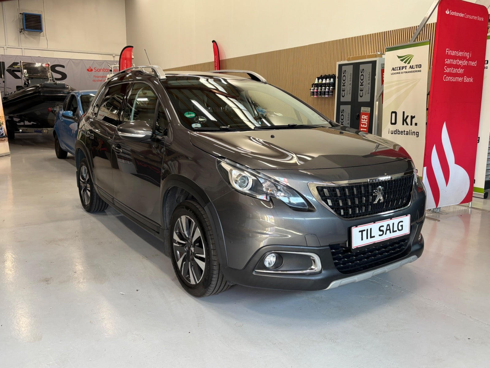 Grå Peugeot 2008 fra 2017