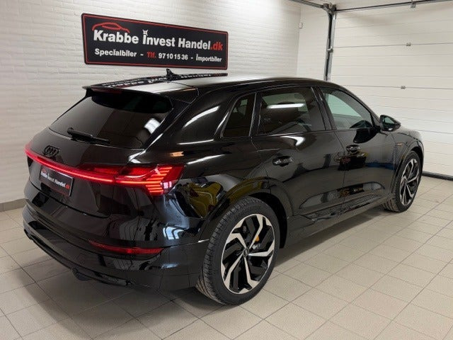 Sort Audi e-tron fra 2022