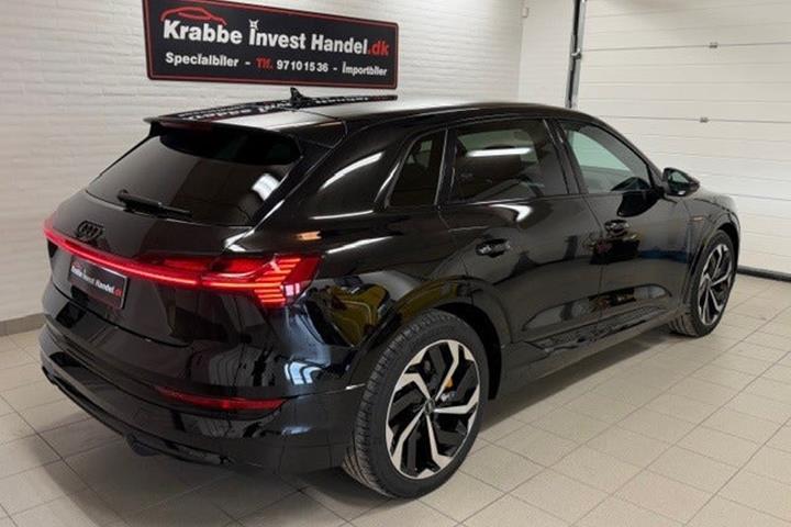 Sort Audi e-tron fra 2022