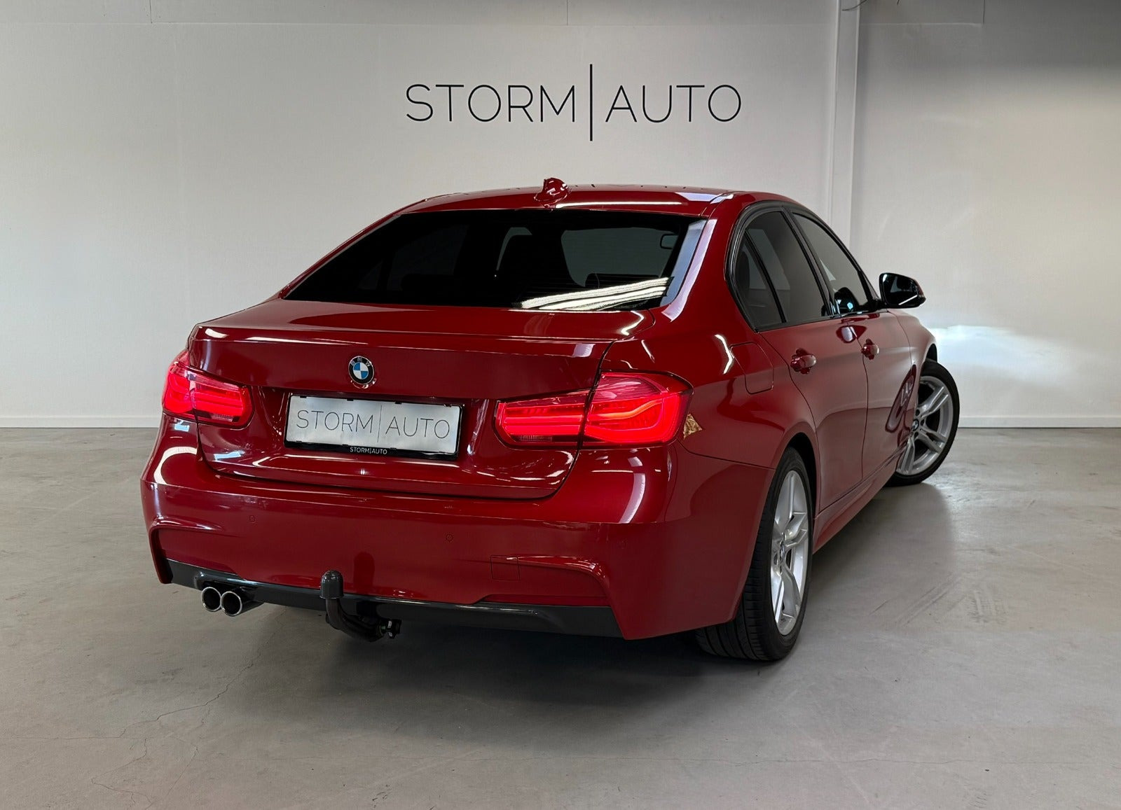 Rød BMW 320d fra 2018