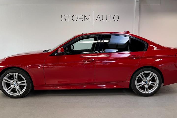 Rød BMW 320d fra 2018