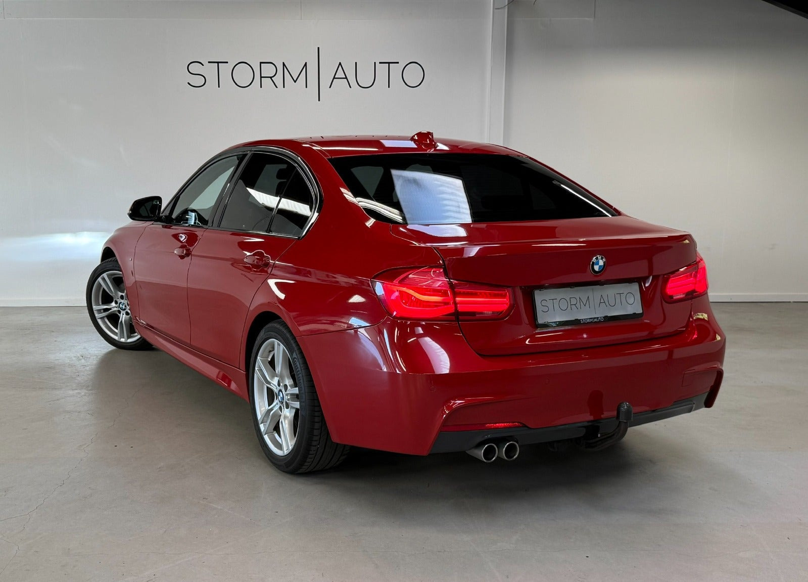 Rød BMW 320d fra 2018