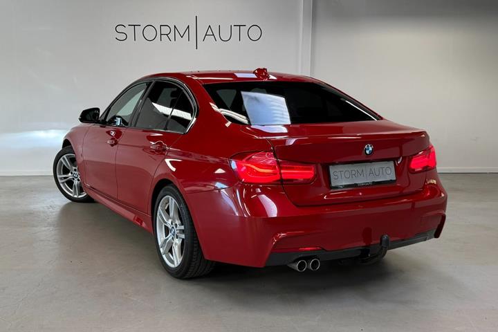 Rød BMW 320d fra 2018