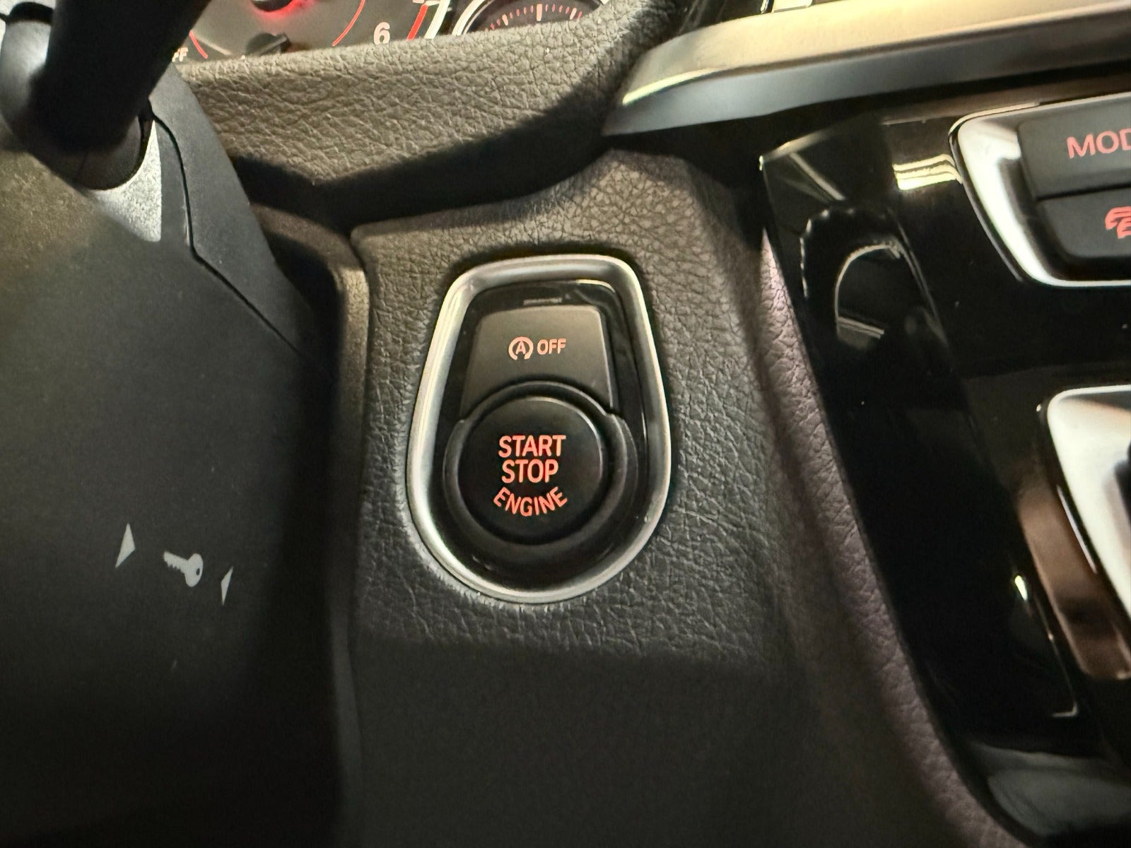 Rød BMW 320d fra 2018