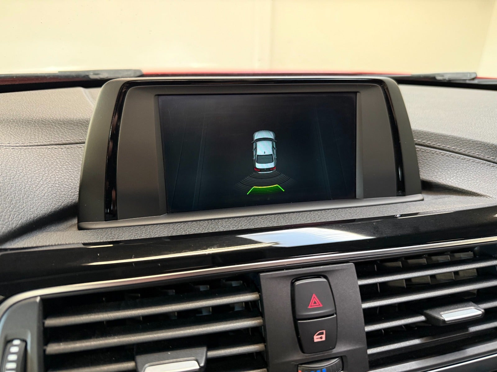 Rød BMW 320d fra 2018