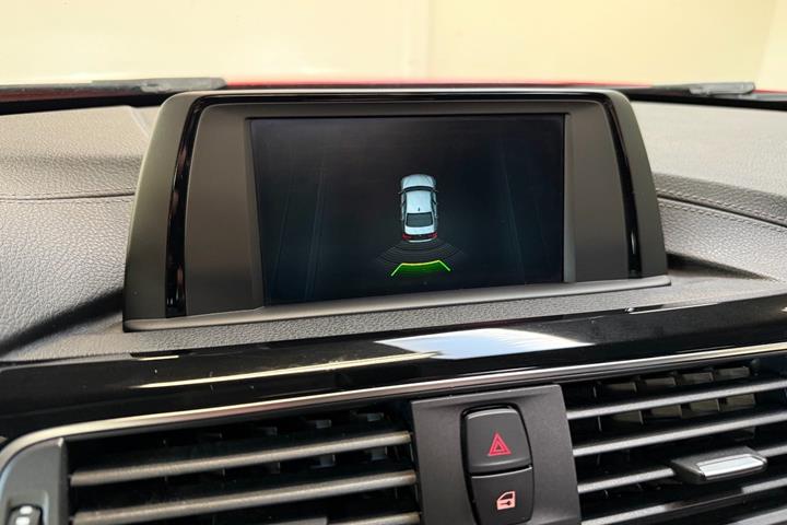 Rød BMW 320d fra 2018