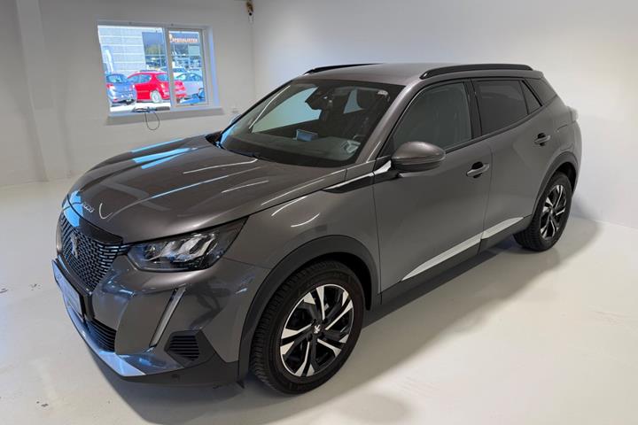Grå Peugeot 2008 fra 2020