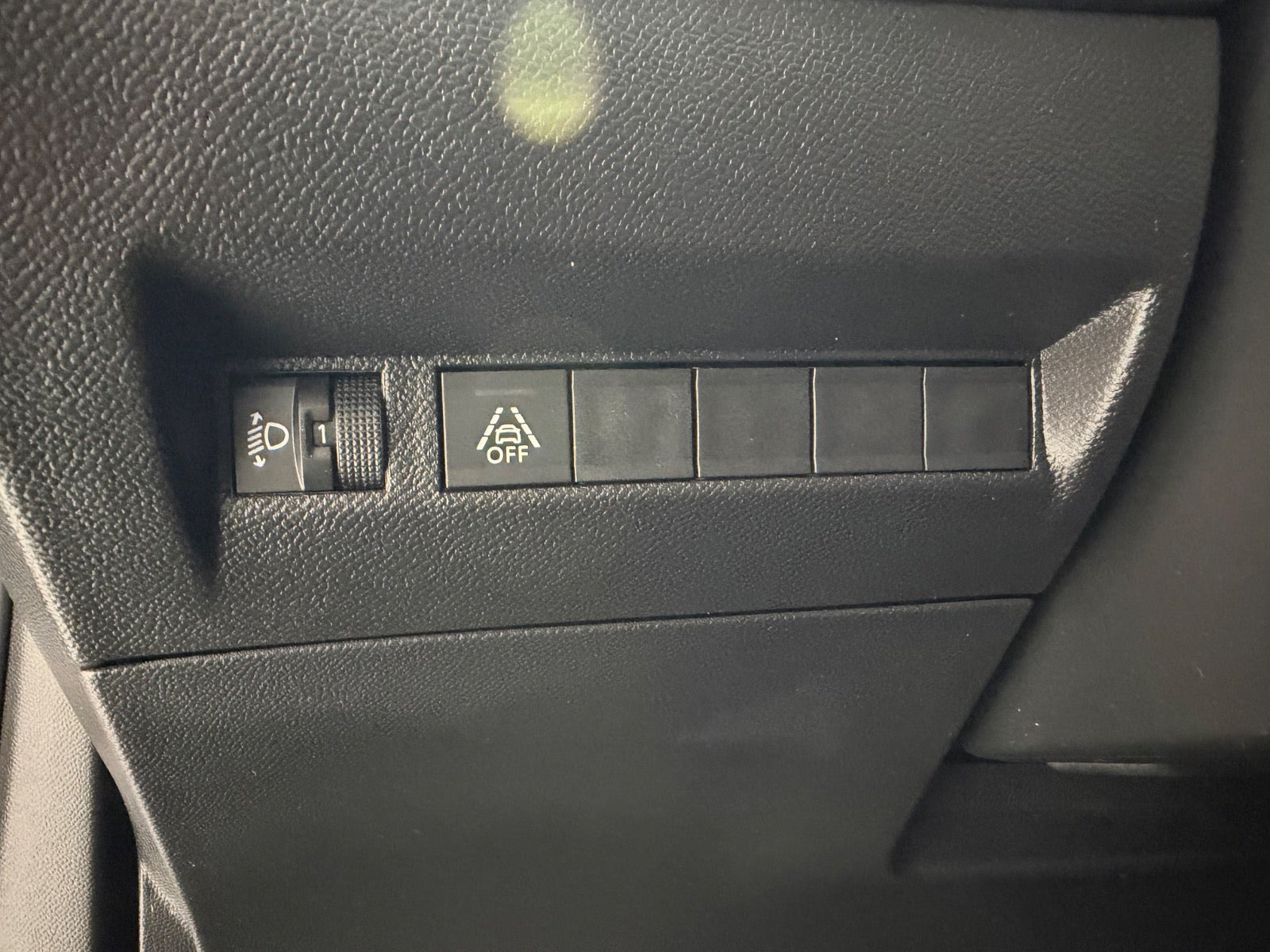 Grå Peugeot 2008 fra 2020