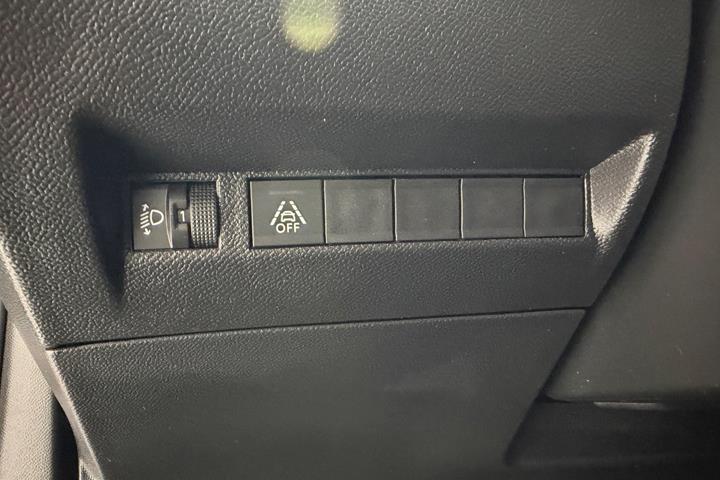 Grå Peugeot 2008 fra 2020