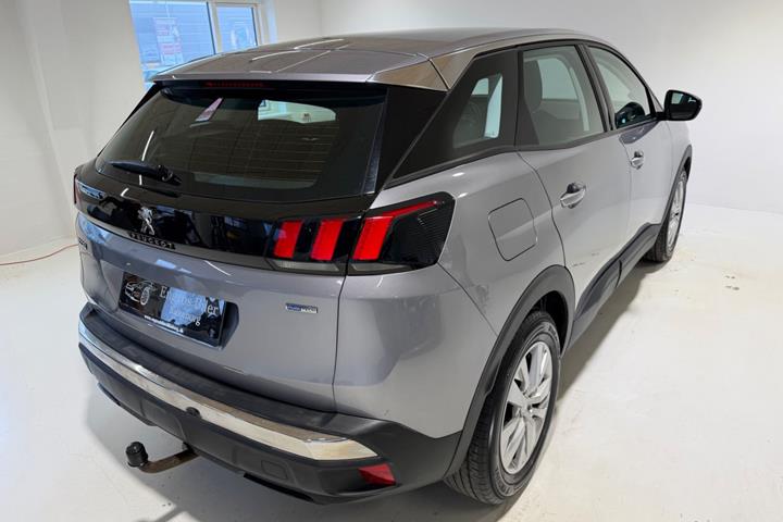 Sølv Peugeot 3008 fra 2016