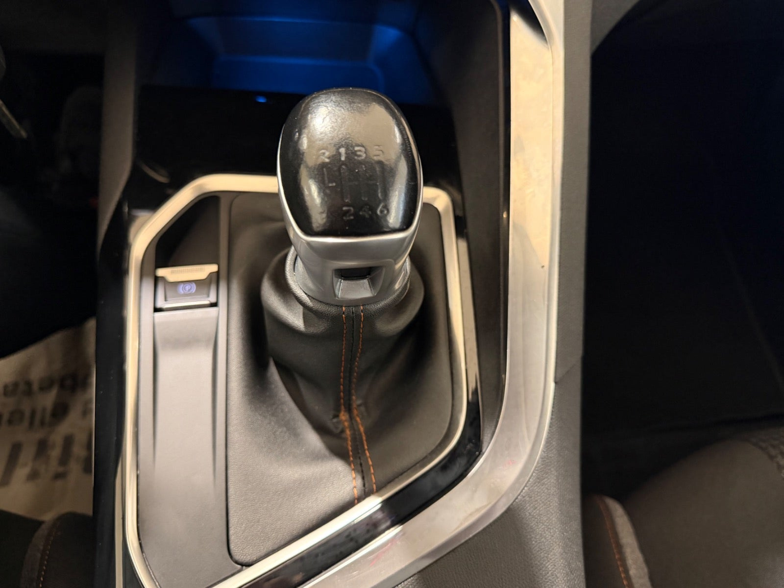 Sølv Peugeot 3008 fra 2016