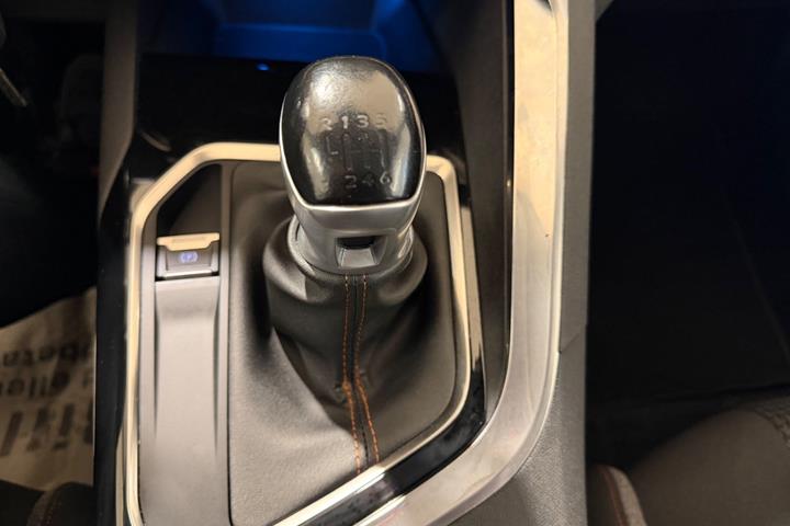 Sølv Peugeot 3008 fra 2016